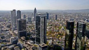 Inbetriebnahme der neuen katalysator-produktion in frankfurt am main Skyline frankfurt hessen