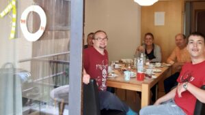 Echte erfolgsstory | 10 jahre inklusionsprojekt in meisenheim bei bad kreuznach 2021 08 30 soz bh wg meisenheim jens mueller frauke haas rainer pukall sascha hecker