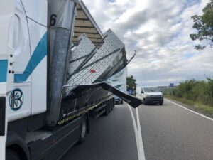 Vollsperrung wegen unsachgemäßer ladungssicherung auf der b47 Pommes public. Image 2021 09 16 16 51 03