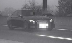 Bewaffneter raubüberfall auf offener straße im rheingau-taunus-kreis