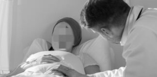 Arzt mit kranker Patientin