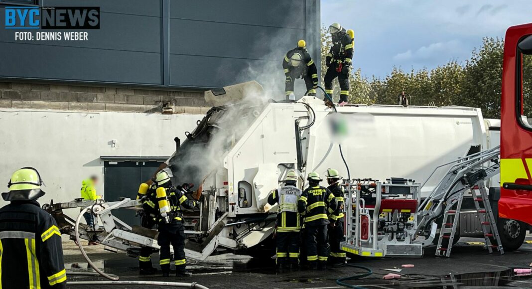 Feuerwehr Mainz, brennt Müllfahrzeug