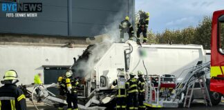Feuerwehr Mainz, brennt Müllfahrzeug