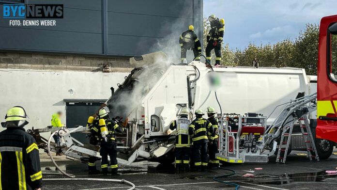 Feuerwehr Mainz, brennt Müllfahrzeug