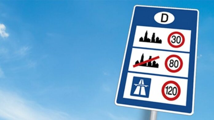 csm Header Website 1140x360px Verkehrsschild nachrechts 1734acec11