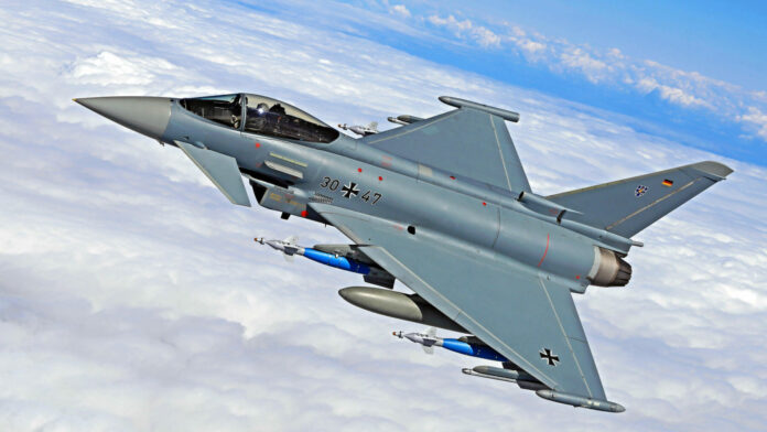 eurofighter im uebungsflug