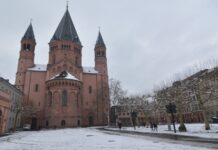 Stadt Mainz garantiert warme Schlafplätze für obdachlose Menschen Dom Mainz Schnee
