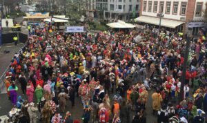 Zwischenbilanz der polizei zum 11. 11. In der innenstadt mainz Schillerplatz, 11. 11. 2021