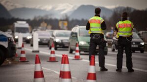 Bundespolizeigewerkschaft: "lasst uns endlich unseren job an der grenze machen! " Grenzkontrolle deutschland oesterreich 2001 pzkhut