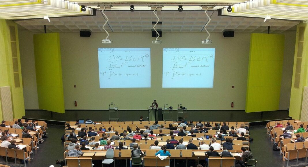 university g8e05f0dc5 1920