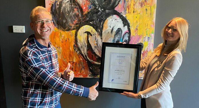 Dekra Exzellente Rene Bischel Hannah Manz Foto Atrium Hotel e1640280620306