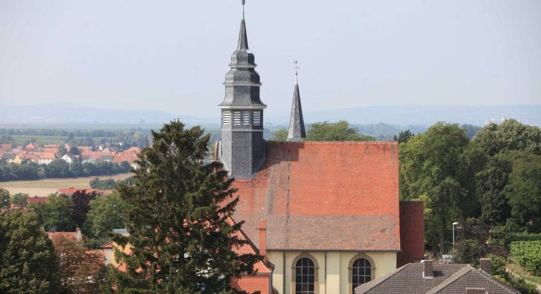 IMG 8470Blick zur Katholischen Kirche Maria Himmelskron p1 b61354f2 924f645a@1100w