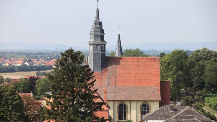 IMG 8470Blick zur Katholischen Kirche Maria Himmelskron p1 b61354f2 924f645a@1100w