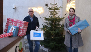 Schott mitarbeiter beschenken kinder und wohnungslose zu weihnachten Schott weihnachtsaktion 2021 e1639823150879