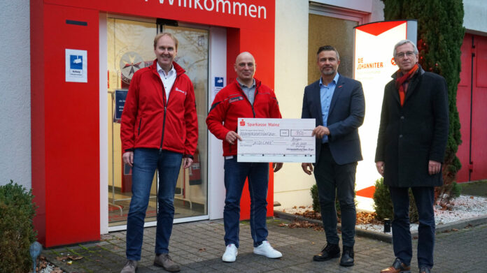 Spendenuebergabe Kidicare e1640101142778 Spendenuebergabe Kidicare e1640101142778