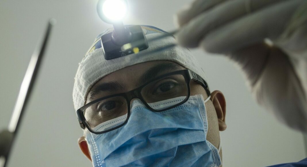 dentist 4373290 1920