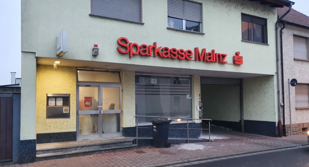 2022 01 27 08.25.20 thorsten luettringhaus nackenheim sprengung gaa sparkasse