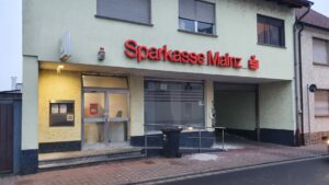 2022 01 27 08. 25. 20 thorsten luettringhaus nackenheim sprengung gaa sparkasse