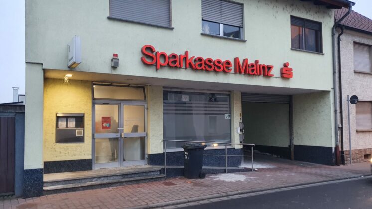 2022 01 27 08.25.20 thorsten luettringhaus nackenheim sprengung gaa sparkasse