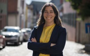 Drei verletzte nach unfall mit porsche und lkw auf der autobahn a5