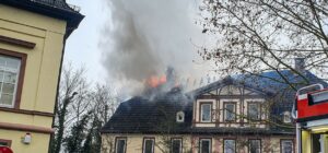 Gebäudebrand in oppenheim - feuerwehr im großeinsatz Dca962cb 3c7b 4d8c 97c5 a96abadf94e6 1