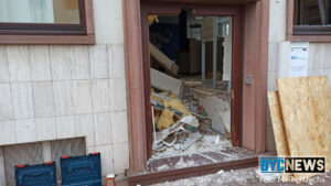 Mercedes sprinter geht in mörfelden-walldorf in flammen auf