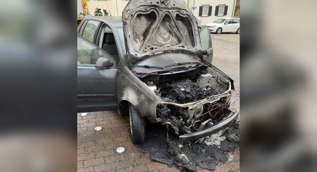 Fahrzeugbrand Symbolbild