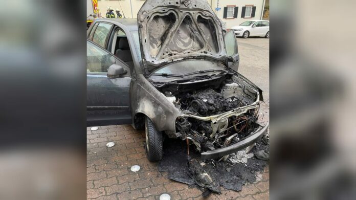 Fahrzeugbrand Symbolbild Fahrzeugbrand Symbolbild