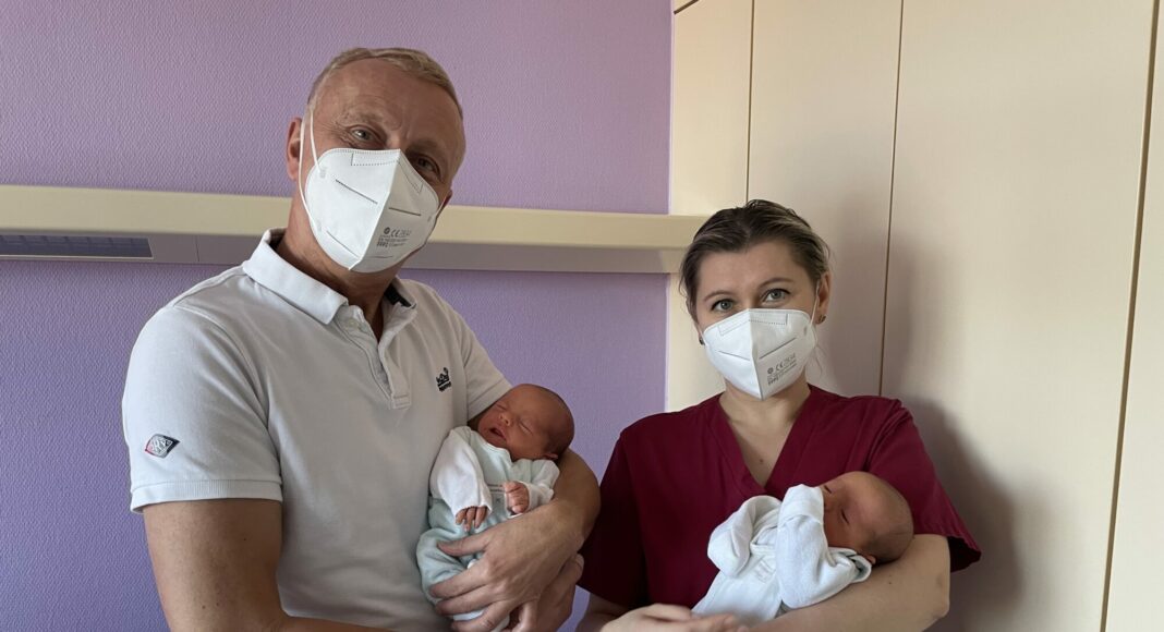 030 Zwillingsgeburt am 22.2.2022 im Diakonie Krankenhaus 030 Zwillingsgeburt am 22.2.2022 im Diakonie Krankenhaus