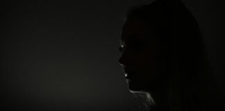 Gewalt gegen Frauen WEISSER RING Foto Assanimoghaddam e1644170504481