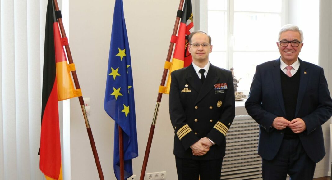 Minister Lewentz Fregattenkapitaen Rappelt MdI e1644575612351 Minister Lewentz Fregattenkapitaen Rappelt MdI e1644575612351