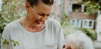 Seniorin Seniorenassistentin2 scaled e1644986716980