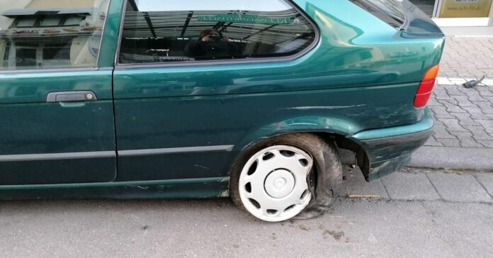 beschädigter Pkw beschädigter Pkw