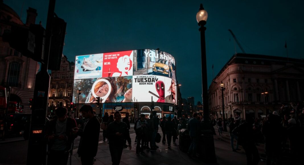 london g3007ca696 1920