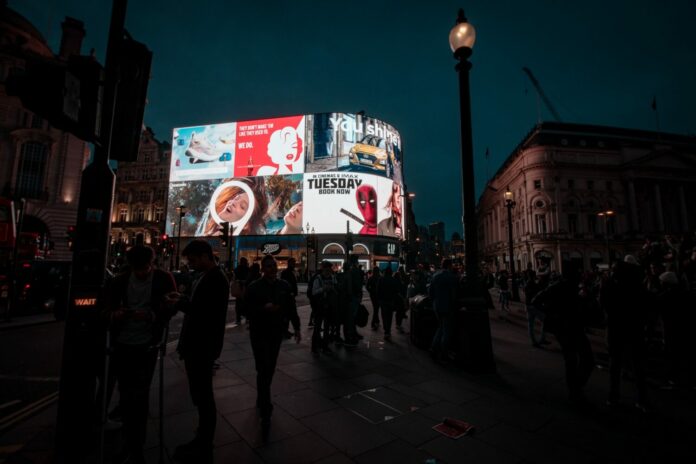 london g3007ca696 1920