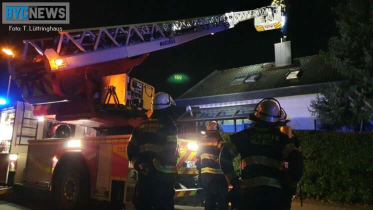 Feuerwehr: kaminbrand in mainz-ebersheim mit menschrettung Feuer9