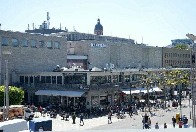 Karstadt Komplex auf der LU vom Theater aus NEU