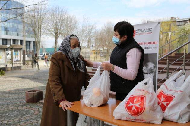 Versorgung der beduertigen Bevoelkerung in Lwiw in der Ukraine Aufnahmen aus 2021
