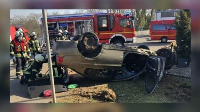 Einsatz Feuerwehr Alzey, Pkw überschlagen