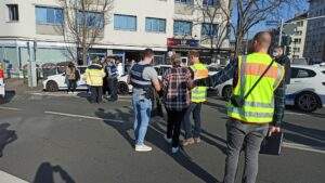 Gaffer mit smartphones störten rettungskräfte - tödlicher unfall in mainz