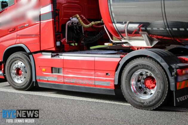 9EE9FF1D 5752 4B3D 8227 9A7CAB88A49A