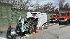 Verkehrsunfall kleintransporter