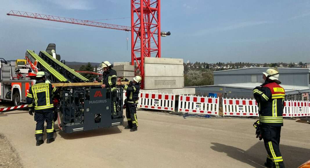 Drehleitereinsatz Feuerwehr Wiesbaden