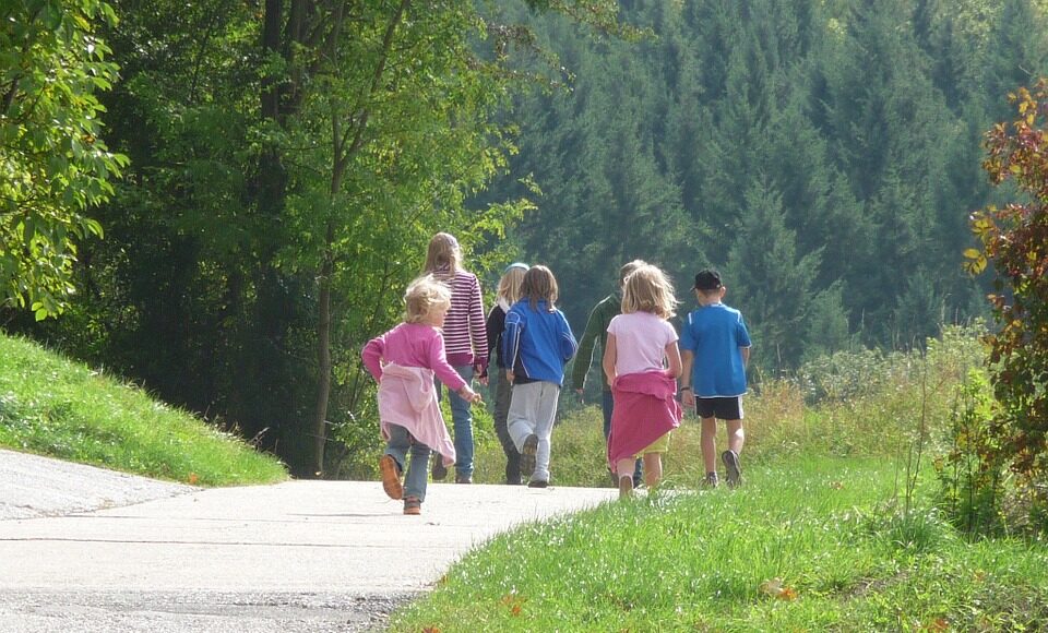 family outing 421653 960 720 e1650370752127 family outing 421653 960 720 e1650370752127