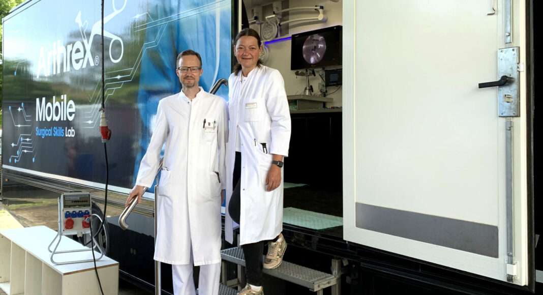 081 Mobiler OP Saal ermoeglicht Trainingseinheit fuer Aerzte Team e1652950716196 081 Mobiler OP Saal ermoeglicht Trainingseinheit fuer Aerzte Team e1652950716196