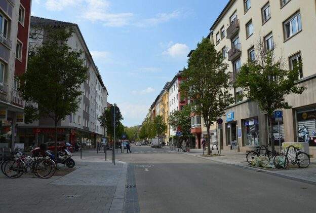 Neue Boppstrasse Mai 2022 Kreuzung Rossmann kleiner