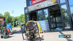 Person unter lkw - rettungseinsatz mit hubschrauber in flörsheim