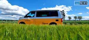 Mercedes kracht in einen gartenzaun in budenheim