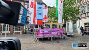 Feuerwehr rettet zwei personen aus wohnhaus in nauheim