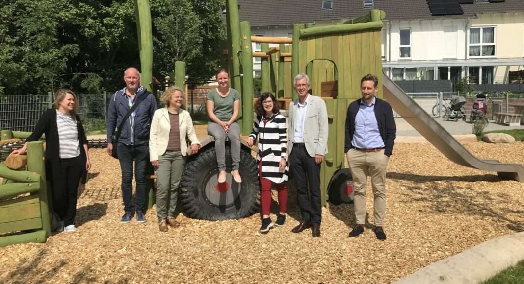 Foto von der Spielplatzeinweihung Nino Erne STrasse e1654117002165
